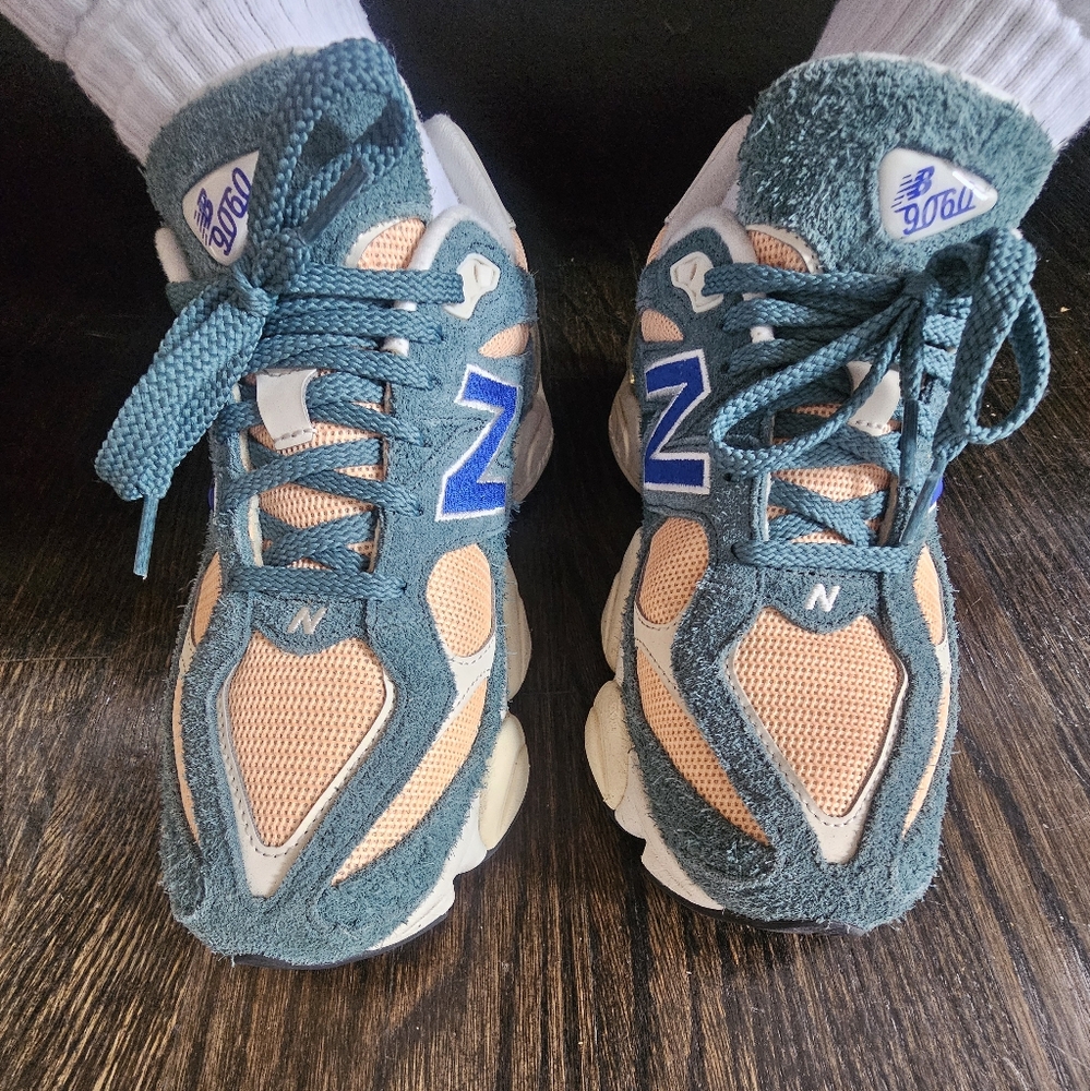 New Balance Spruce Greeb and Peach Sneakers 9060 NB Good Condition